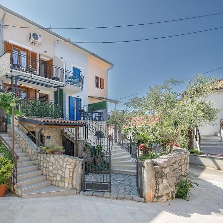 Apartmen Plus U Centru Blizu Plaze Njivice Extérieur photo