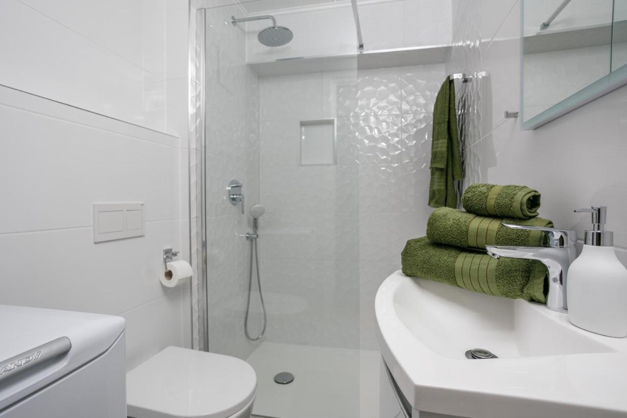Apartmen Plus U Centru Blizu Plaze Njivice Extérieur photo