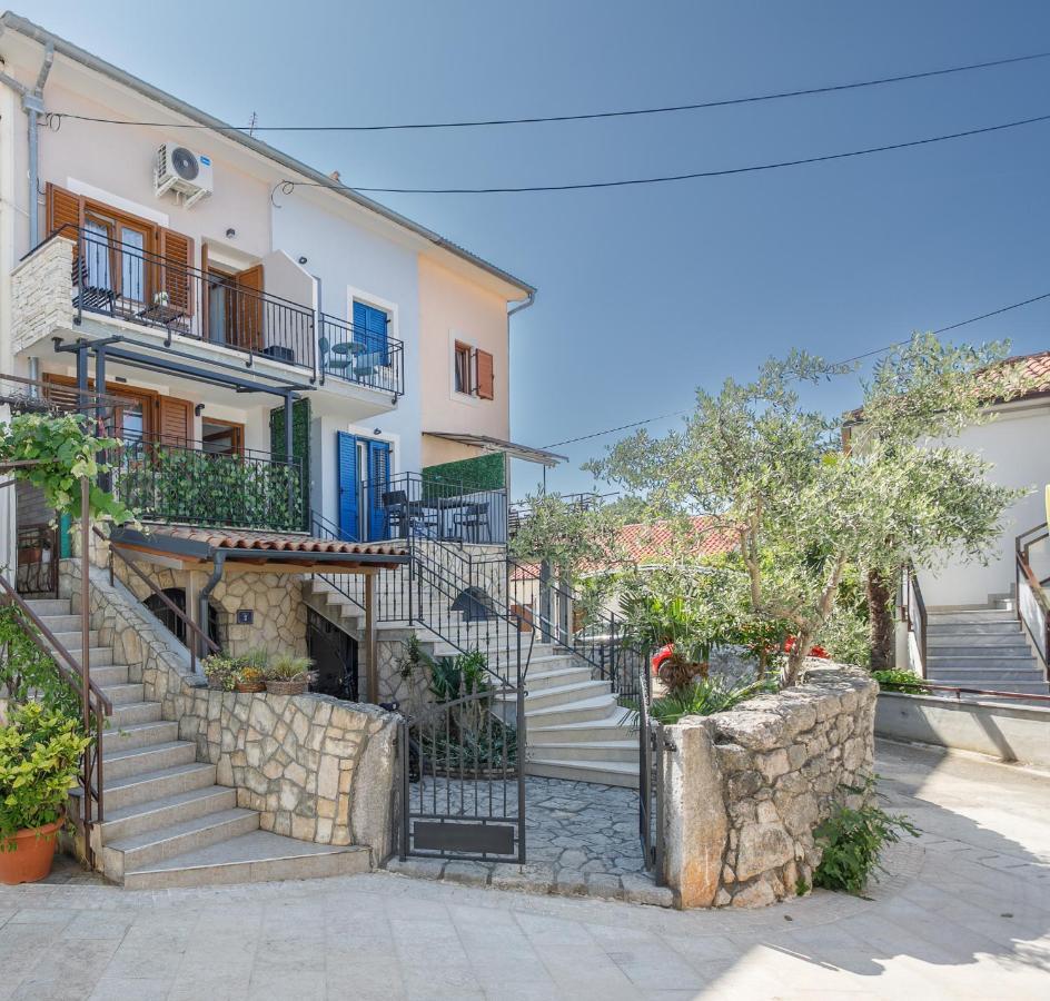 Apartmen Plus U Centru Blizu Plaze Njivice Extérieur photo