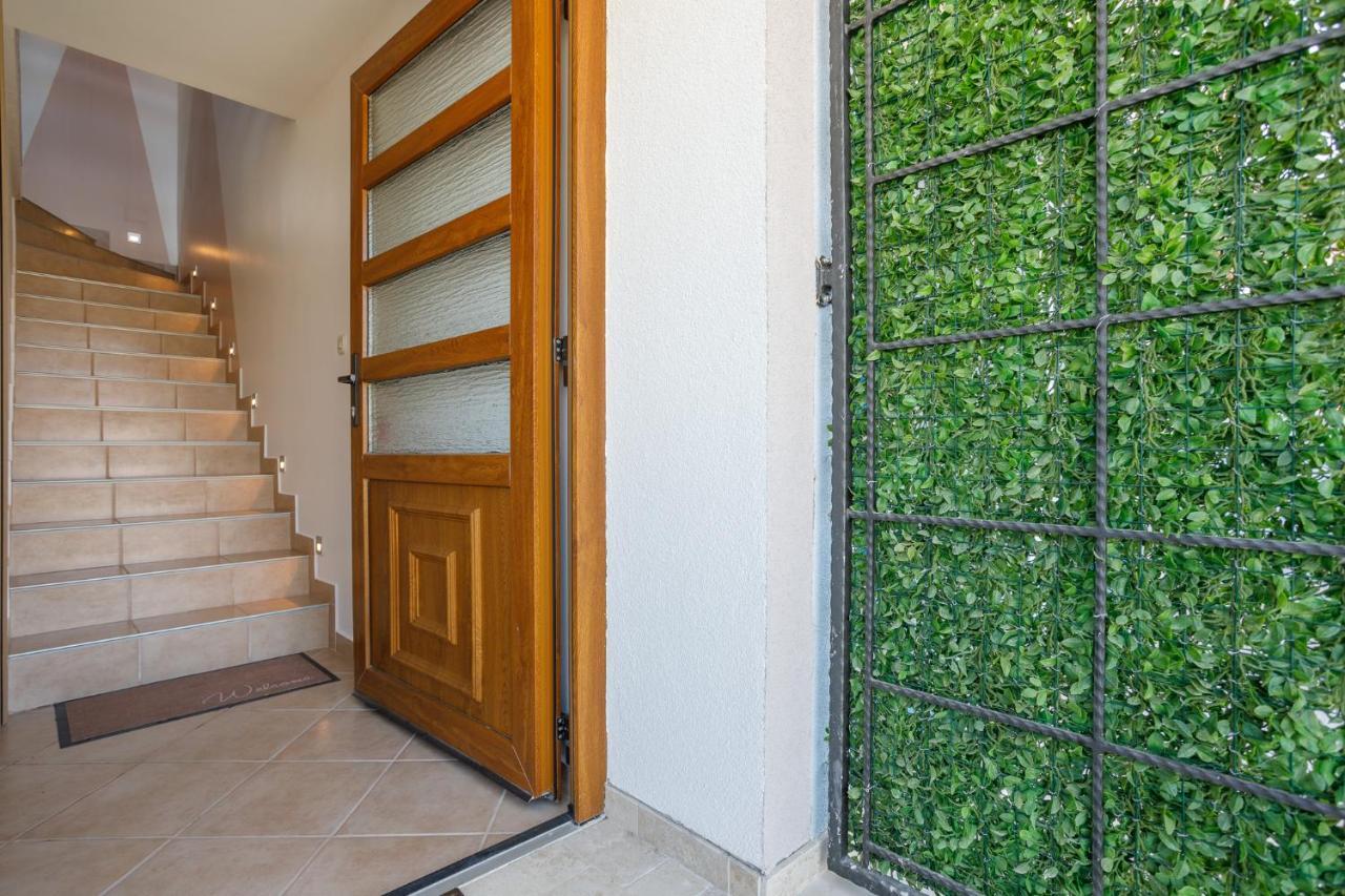 Apartmen Plus U Centru Blizu Plaze Njivice Extérieur photo