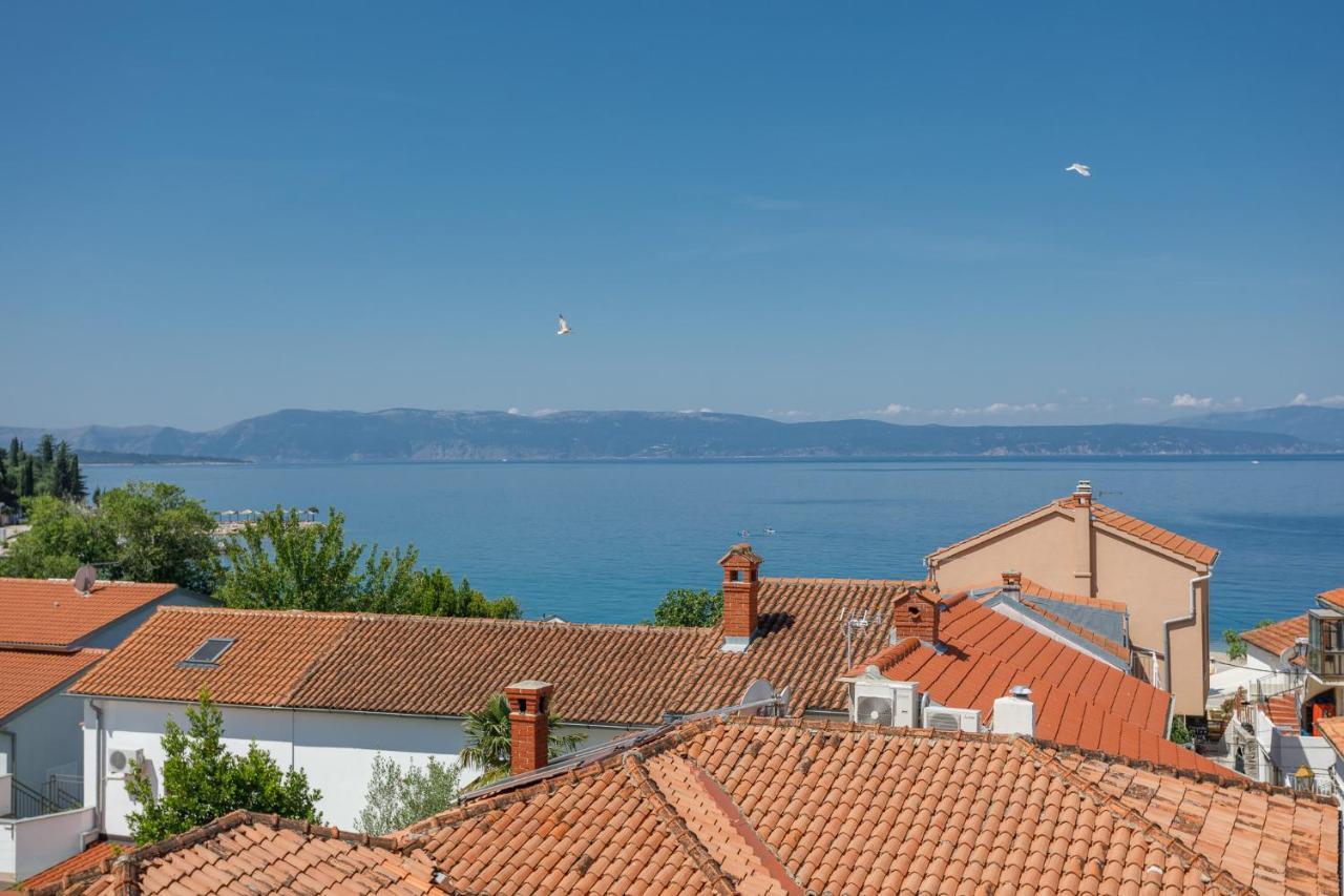 Apartmen Plus U Centru Blizu Plaze Njivice Extérieur photo