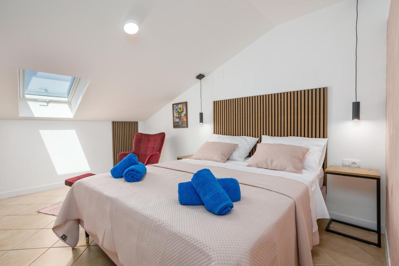 Apartmen Plus U Centru Blizu Plaze Njivice Extérieur photo