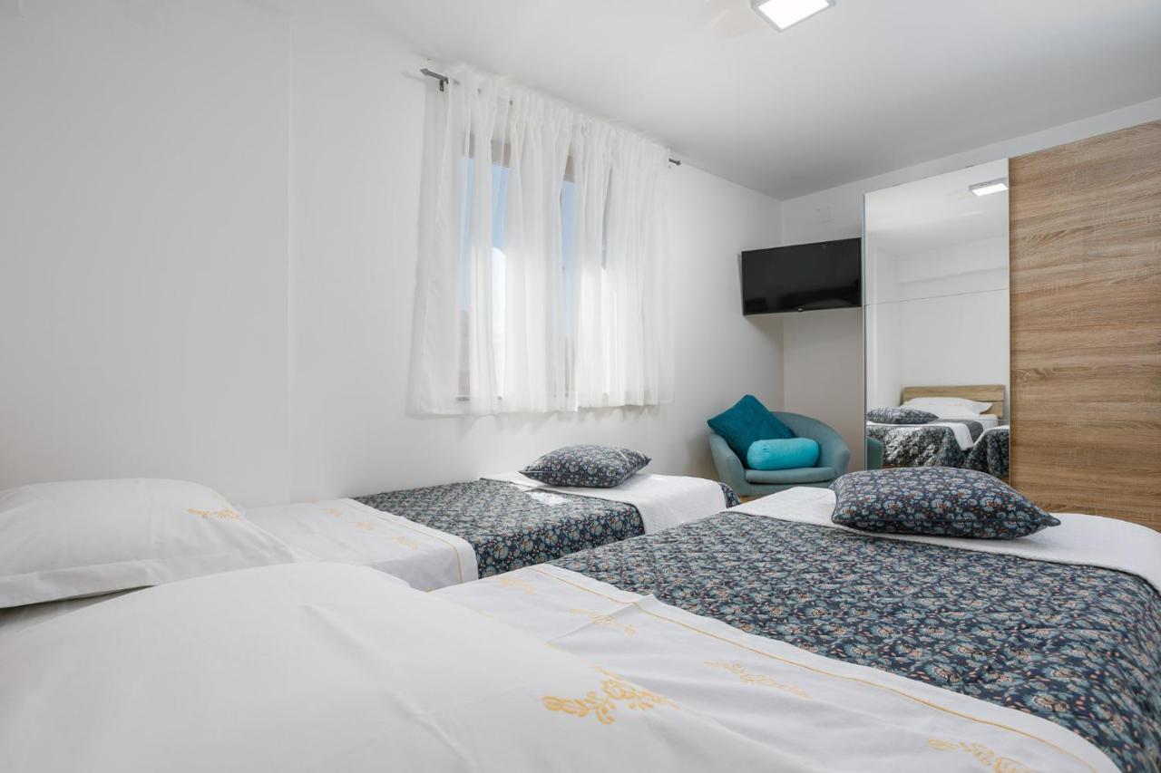Apartmen Plus U Centru Blizu Plaze Njivice Extérieur photo
